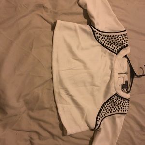 Shirt with shoulder pads used